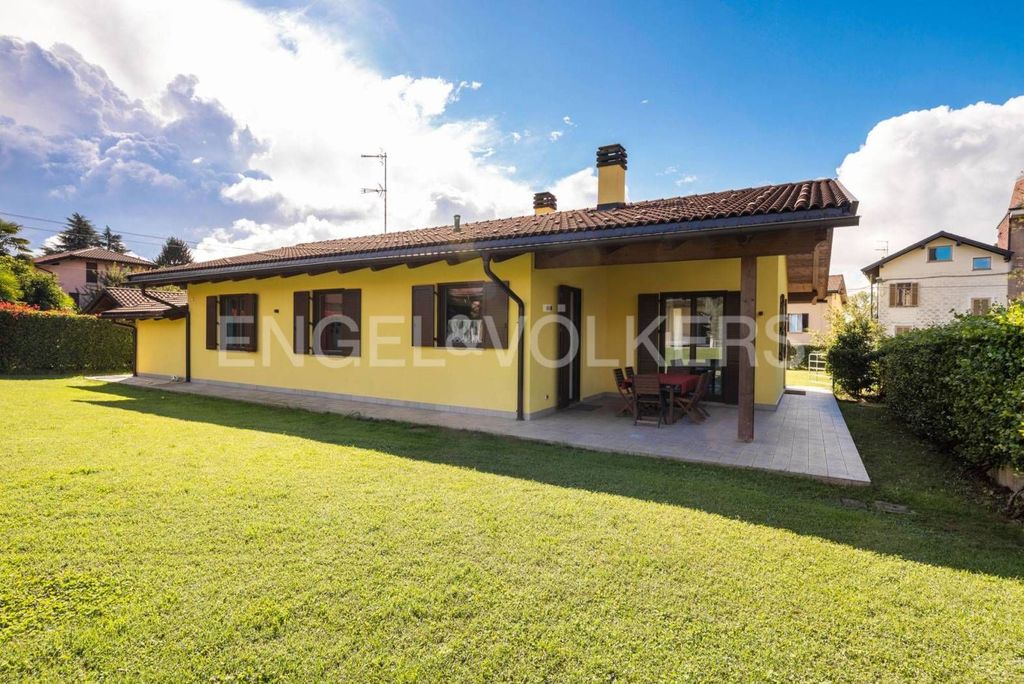 Maison de luxe à vendre à Angera, 695 000 €, Photo 1