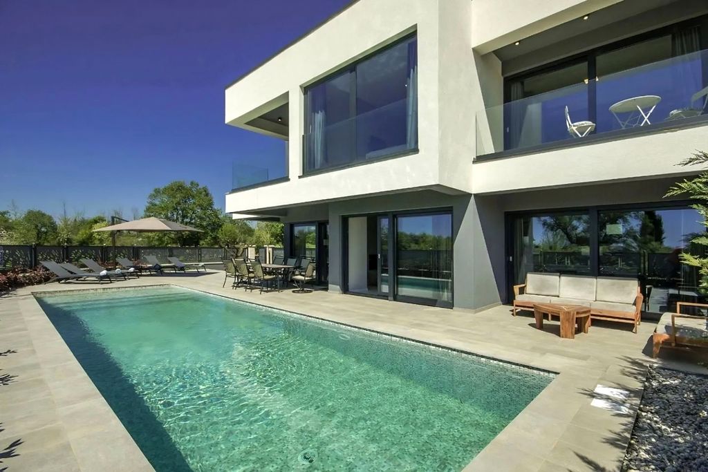 Maison de luxe à vendre à Porec, 1 050 000 €, Photo 1