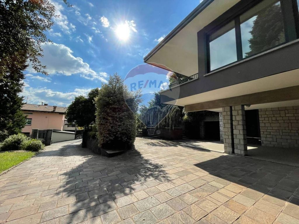 Luxury House for sale in Ronago, 580 000 €, Photo 1