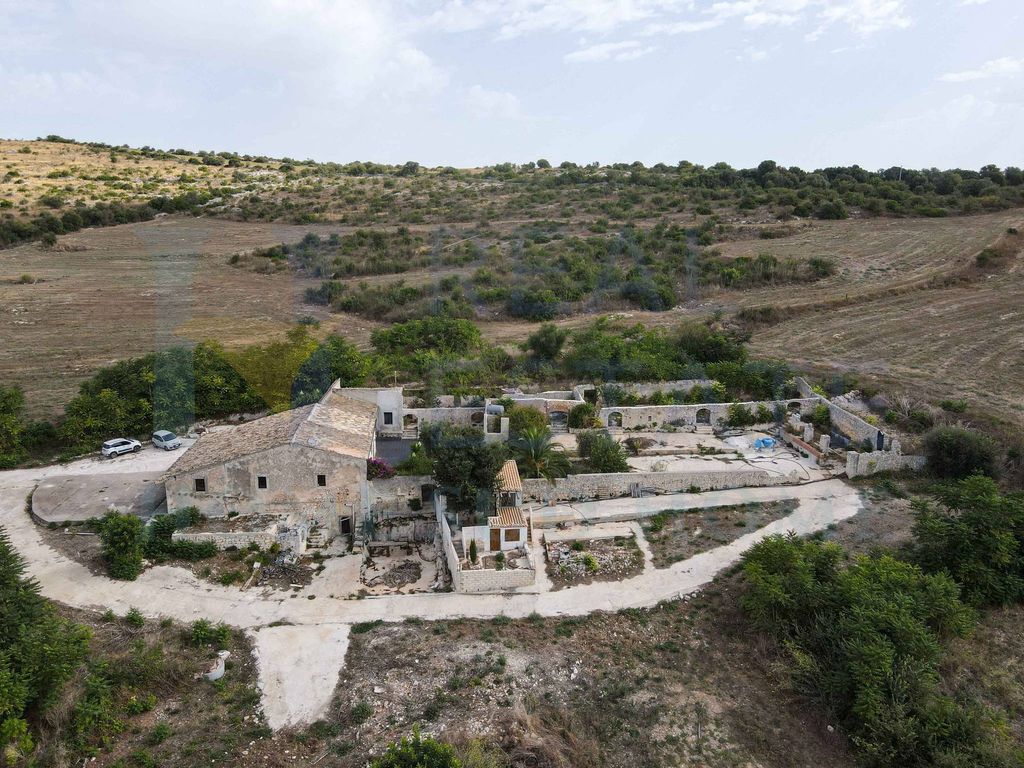 Luxury House for sale in Noto, 430 000 €, Photo 1