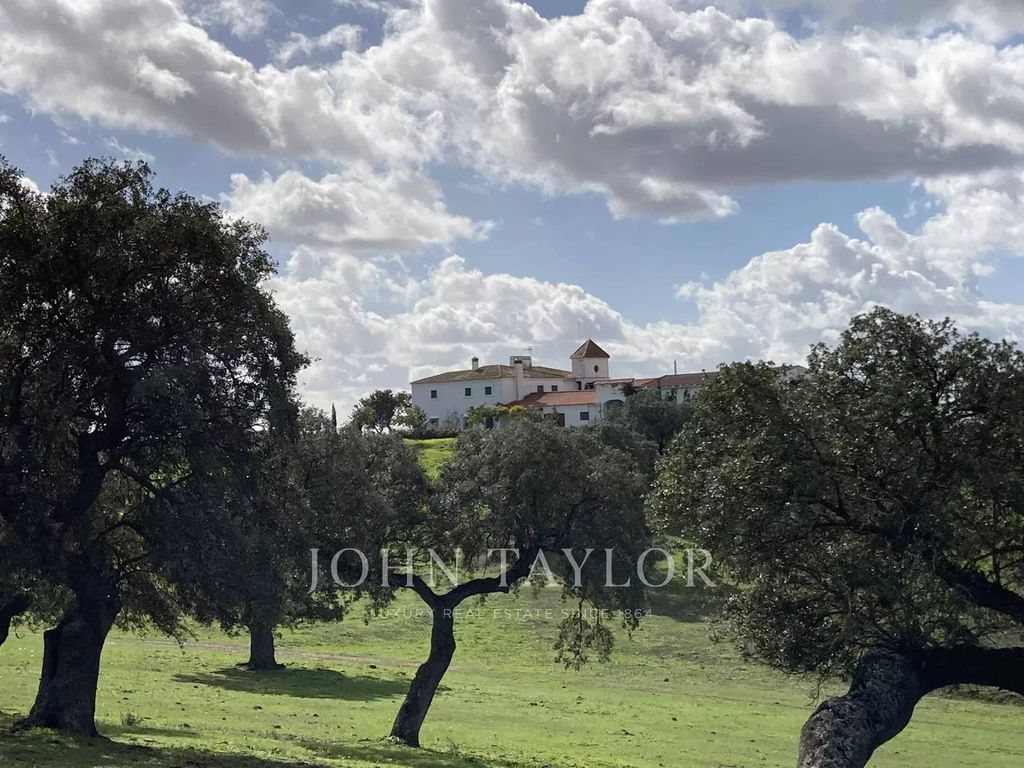 Maison de luxe à vendre à Cheles, 3 800 000 €, Photo 1