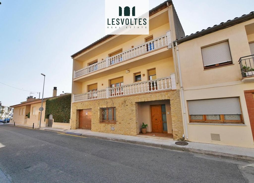Maison de luxe à vendre à La Bisbal d'Empordà, 420 000 €, Photo 1