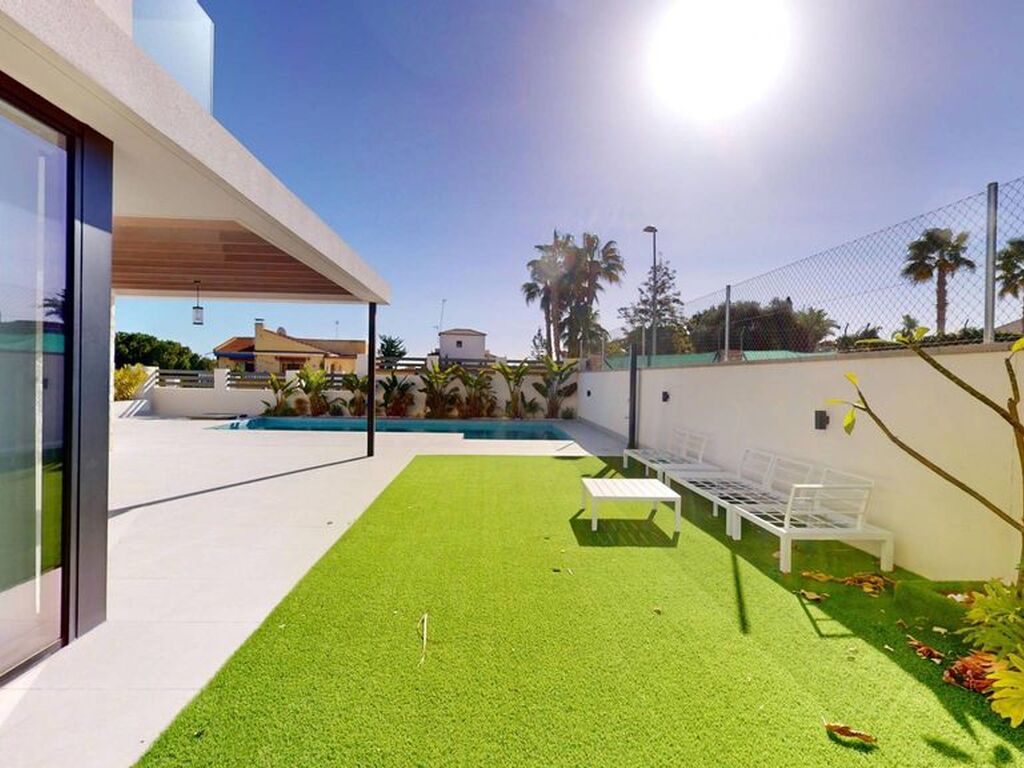 Luxury House for sale in Playas de Orihuela, 650 000 €, Photo 4