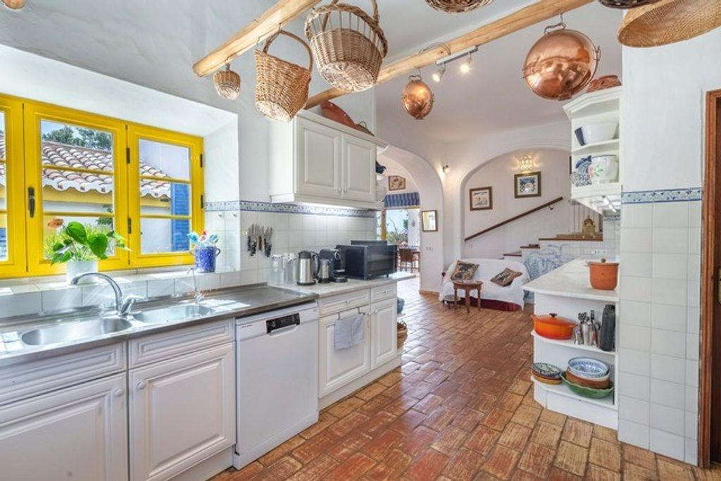 Luxury House for sale in Lagos, 2 499 990 €, Photo 2