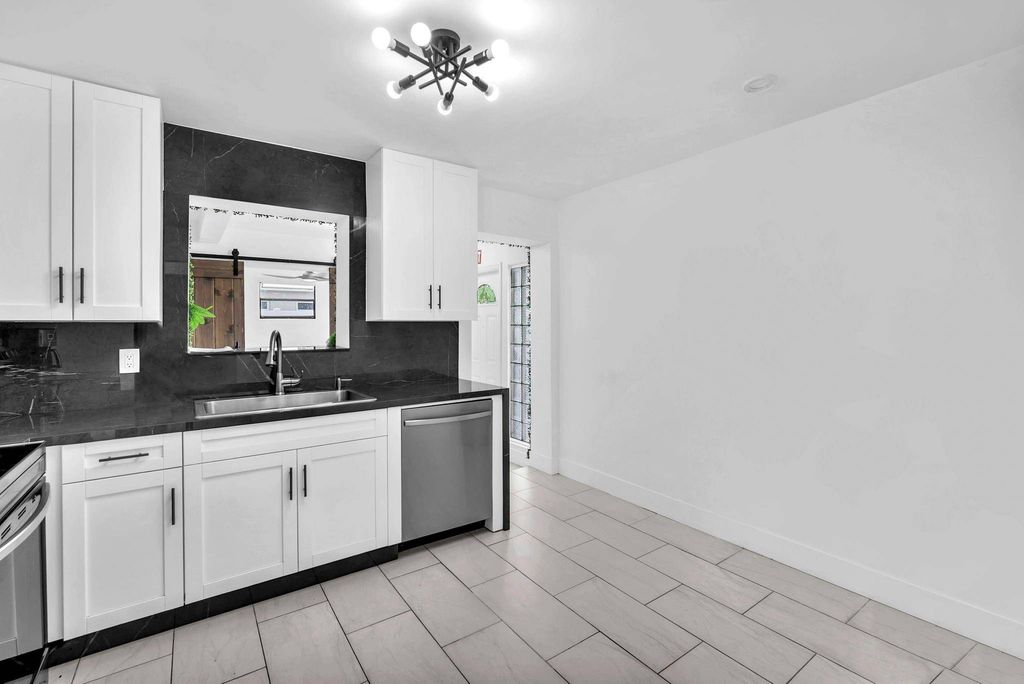 Luxury House for sale in Hollywood, 540 819 €, Photo 4