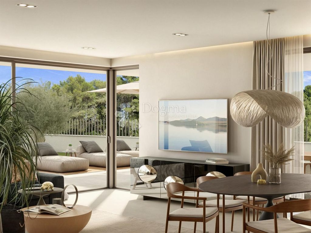 Luxury Apartment for sale in Rovinj, 795 000 €, Photo 1