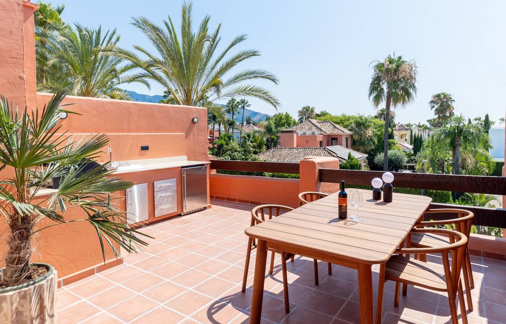 Luxury House for sale in Marbella, 1 995 000 €, Photo 2