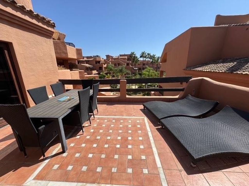 Luxury Apartment for sale in Estepona, 605 000 €, Photo 4