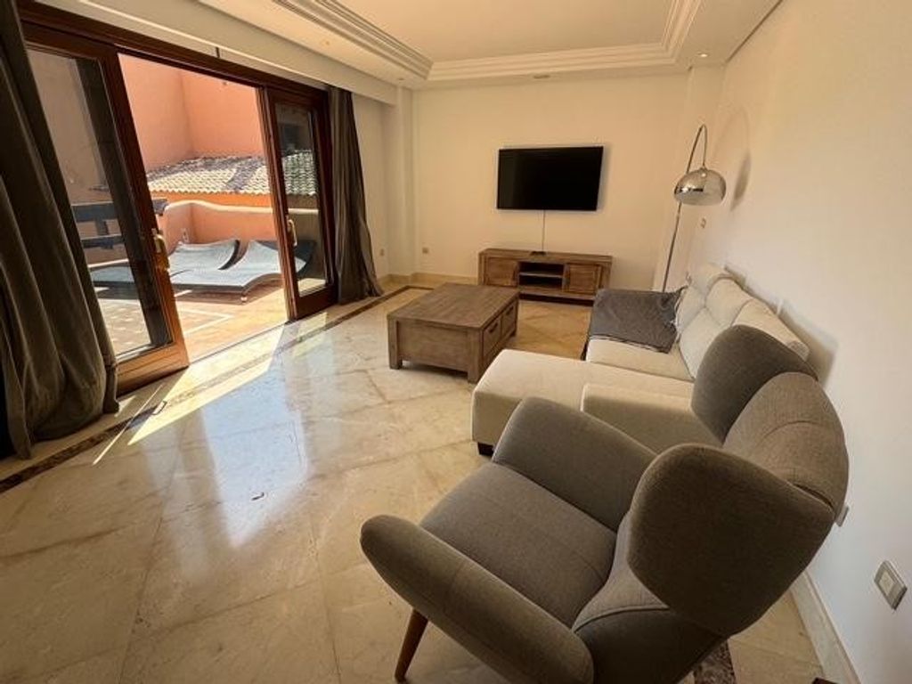 Luxury Apartment for sale in Estepona, 605 000 €, Photo 5