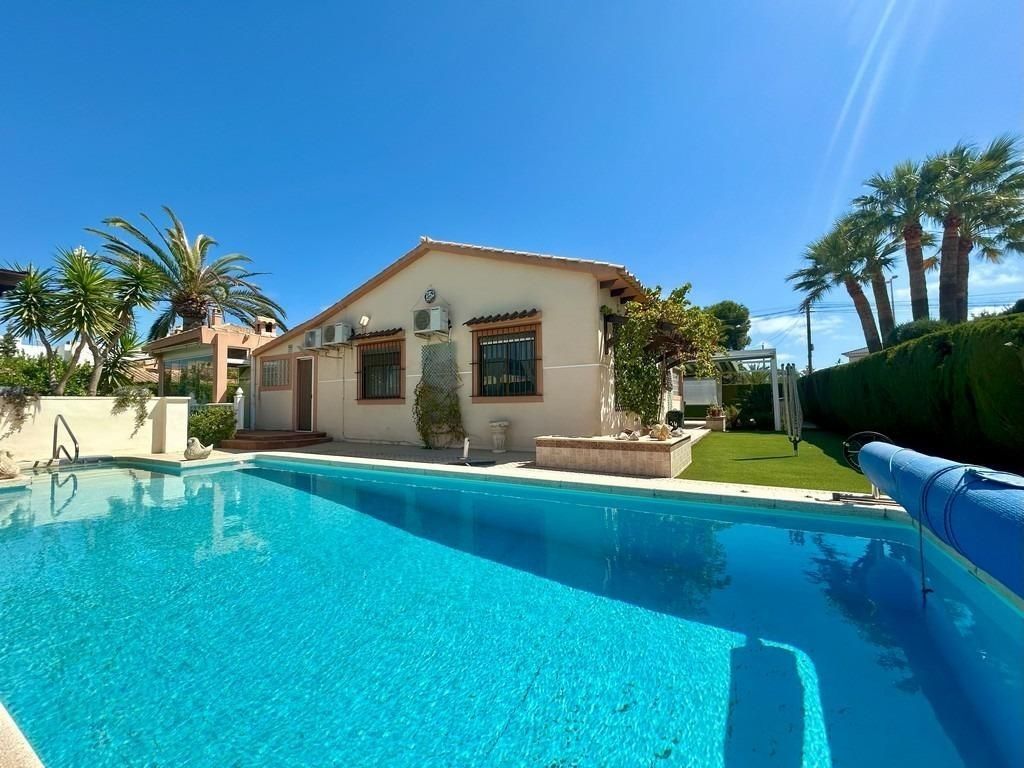Maison de luxe à vendre à Cabo Roig, 790 000 €, Photo 2