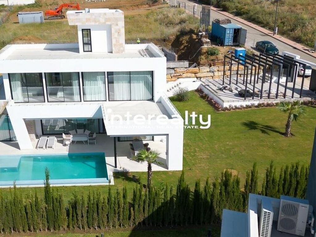 Luxury House for sale in Estepona, 2 495 000 €, Photo 1
