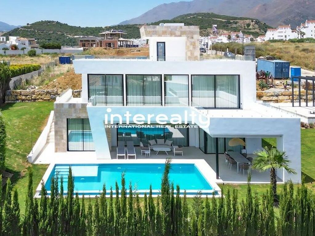 Luxury House for sale in Estepona, 2 495 000 €, Photo 2