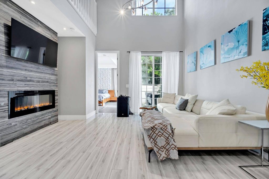 Luxury House for sale in Hollywood, 728 820 €, Photo 3