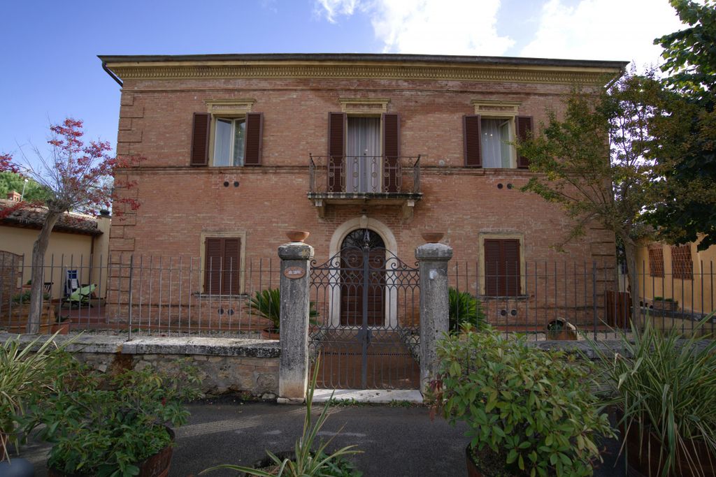Luxury House for sale in Murlo, 1 100 000 €, Photo 1