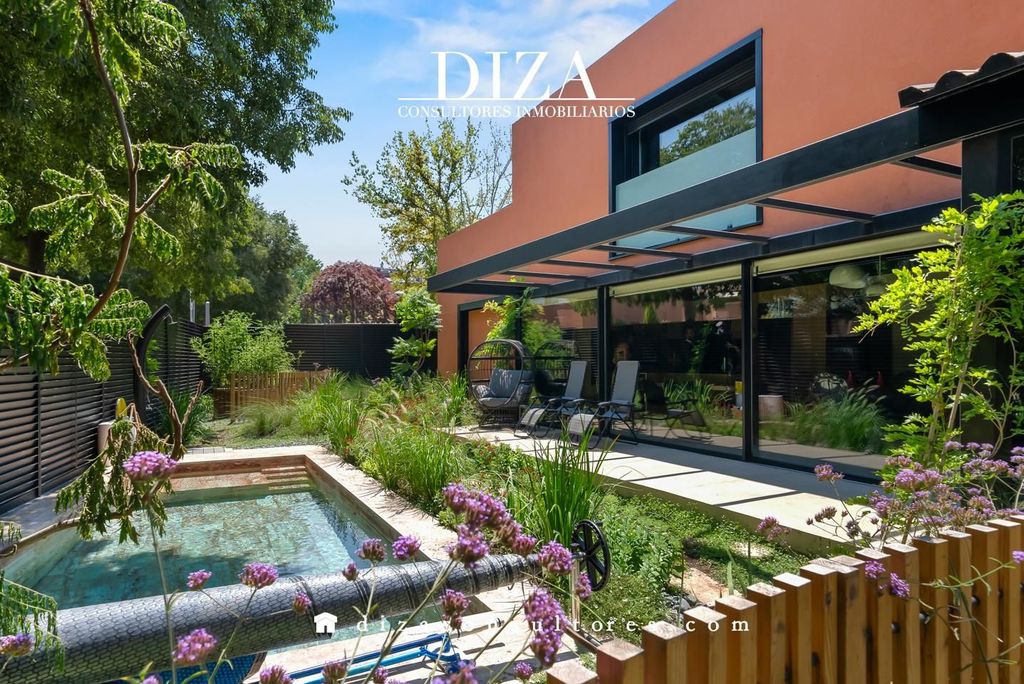 Luxury House for sale in Madrid, 1 350 000 €, Photo 1