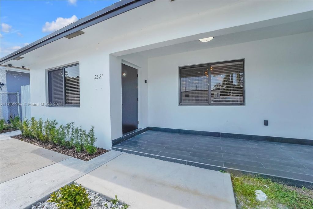 Luxury House for sale in Hollywood, 462 702 €, Photo 2