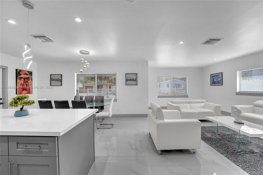 Luxury House for sale in Hollywood, 462 702 €, Photo 4