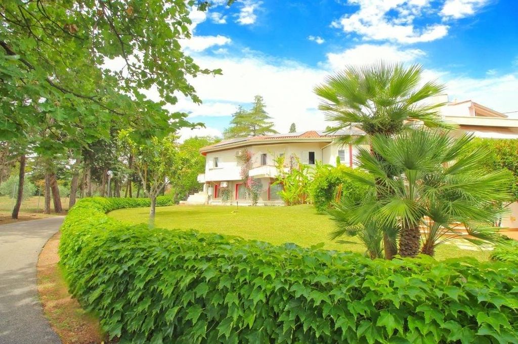 Luxury House for sale in Termoli, 700 000 €, Photo 1