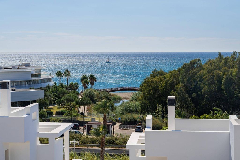Luxury Apartment for sale in Estepona, 754 999 €, Photo 1