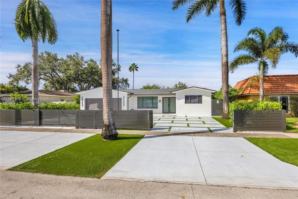 Luxury House for sale in Hollywood, 1 115 120 €, Photo 1