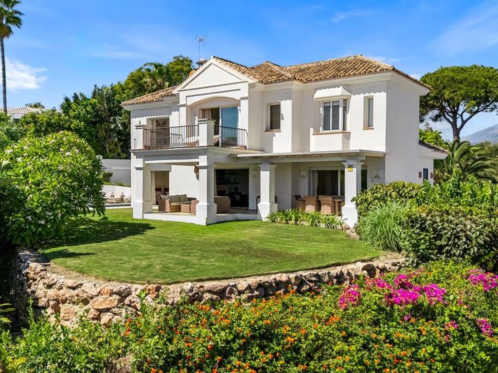 Luxury House for sale in Nueva Andalucia, 2 200 000 €, Photo 1