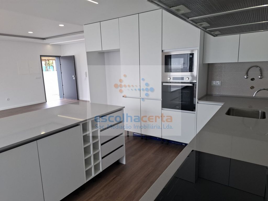 Luxury House for sale in Seixal, 640 000 €, Photo 1