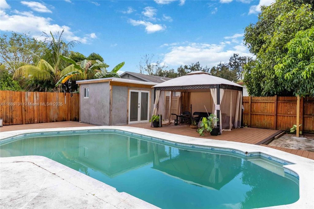 Luxury House for sale in Hollywood, 459 268 €, Photo 2