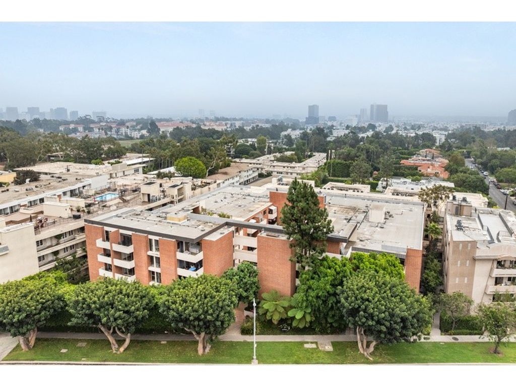 Luxury Apartment for sale in Los Angeles, 571 028 €, Photo 2