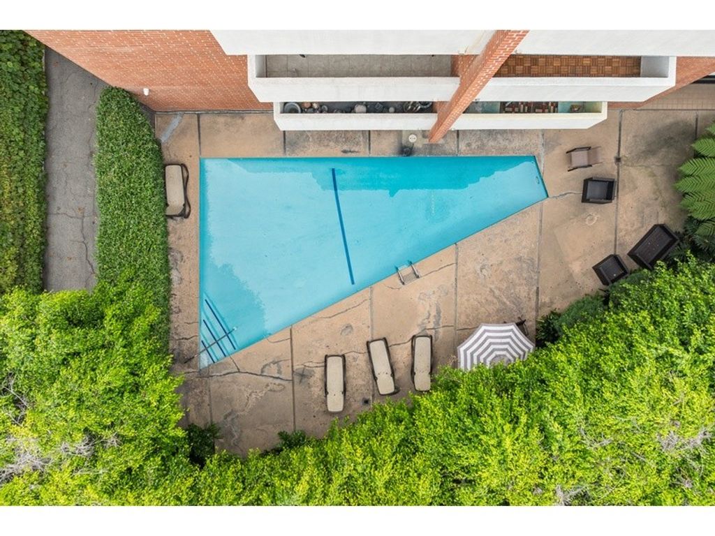 Luxury Apartment for sale in Los Angeles, 571 028 €, Photo 4