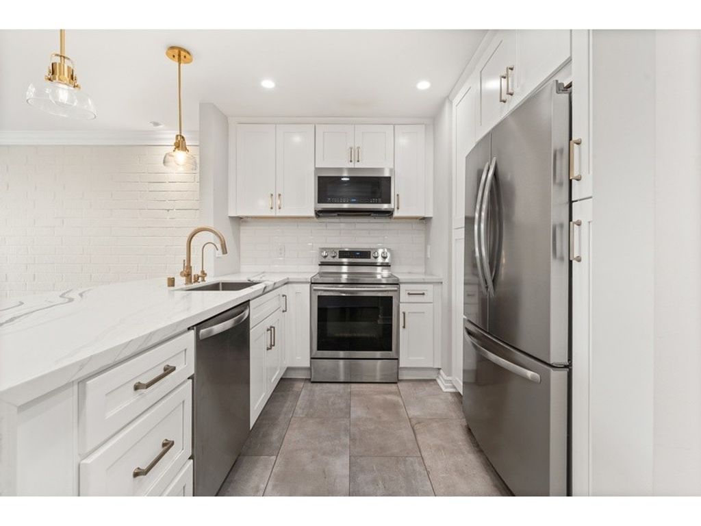 Luxury Apartment for sale in Los Angeles, 571 028 €, Photo 7