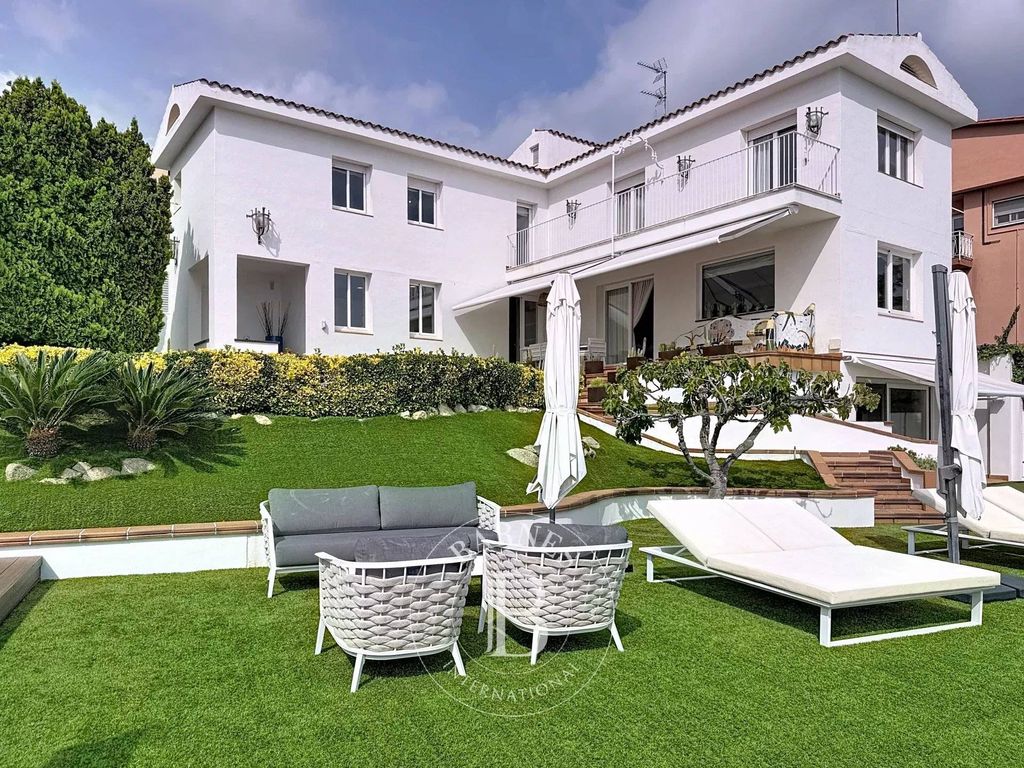 Luxury House for sale in Mataró, 1 200 000 €, Photo 1