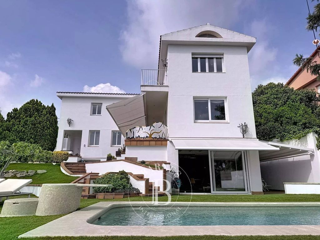 Luxury House for sale in Mataró, 1 200 000 €, Photo 2