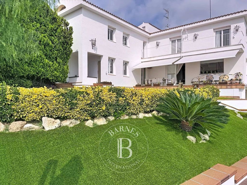 Luxury House for sale in Mataró, 1 200 000 €, Photo 3