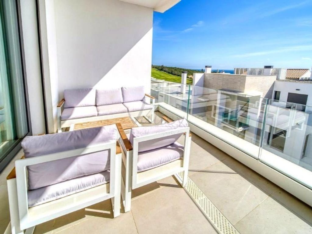 Luxury Apartment for sale in Alcaidesa, 670 000 €, Photo 4