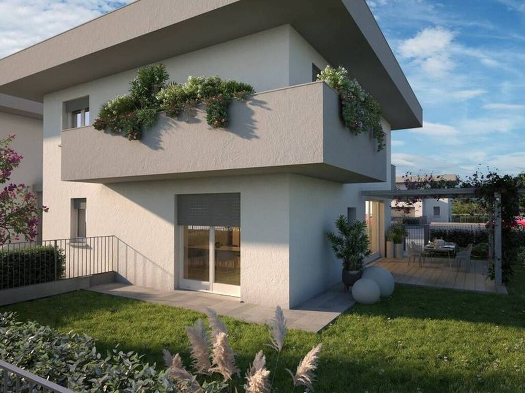 Luxury House for sale in Treviolo, 440 000 €, Photo 1