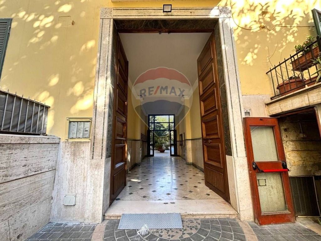 Luxury Apartment for sale in Naples, 660 000 €, Photo 2