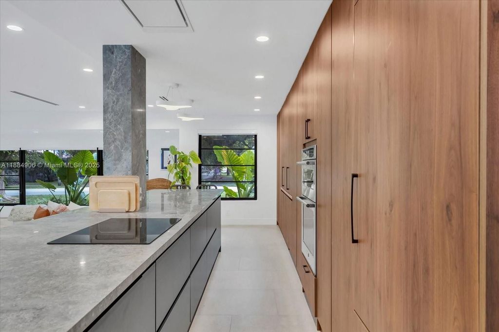 Luxury House for sale in Miami Coral Gables, 3 110 900 €, Photo 7