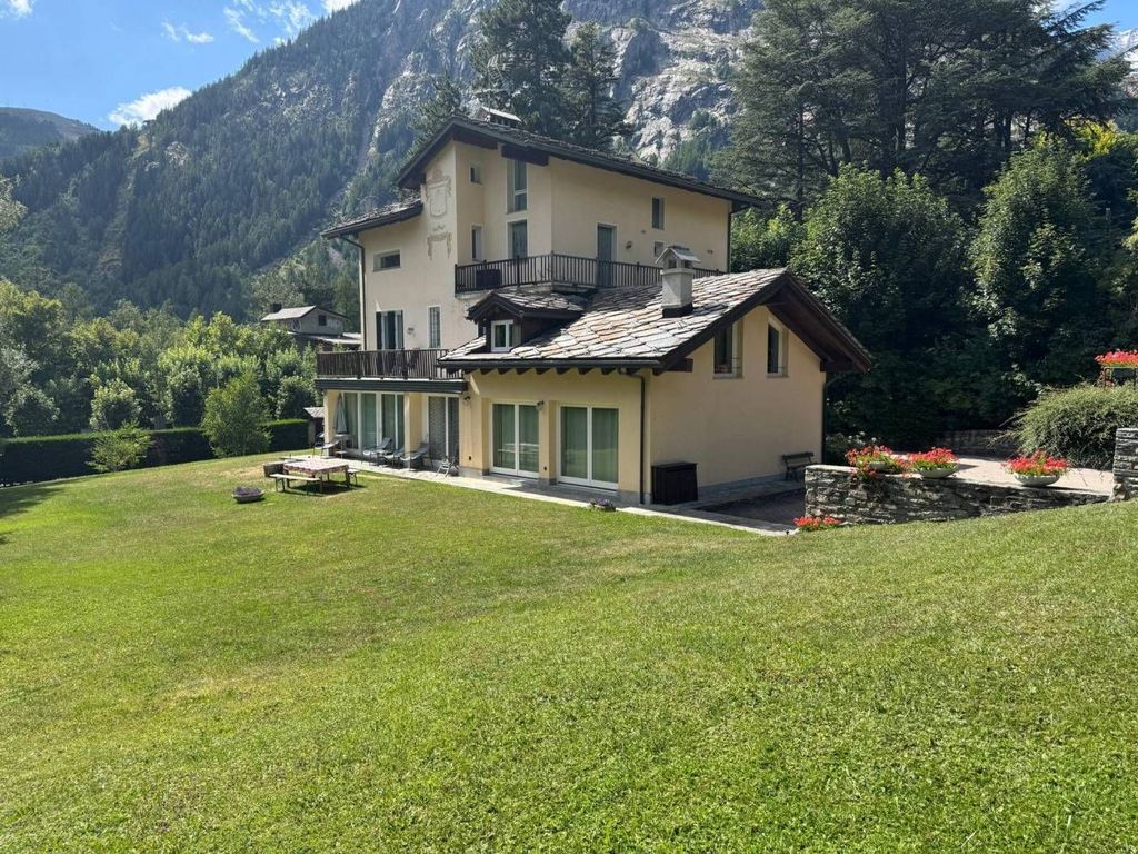 Appartement de luxe à vendre à Courmayeur, 950 000 €, Photo 1