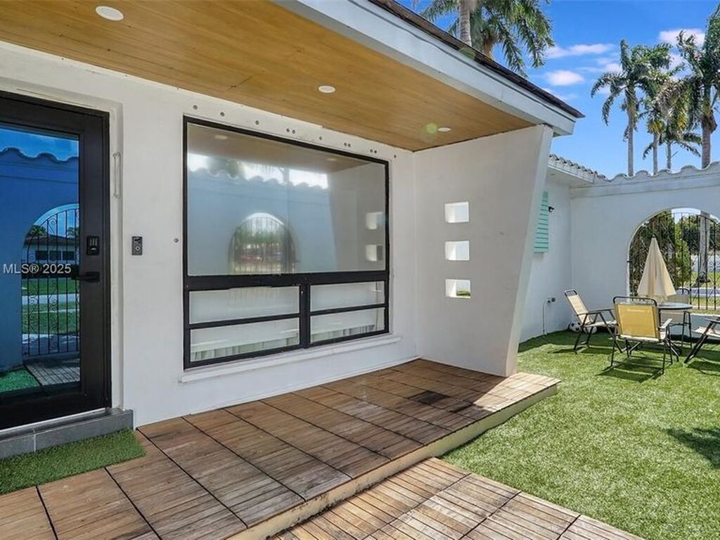 Luxury House for sale in Hollywood, 480 729 €, Photo 1