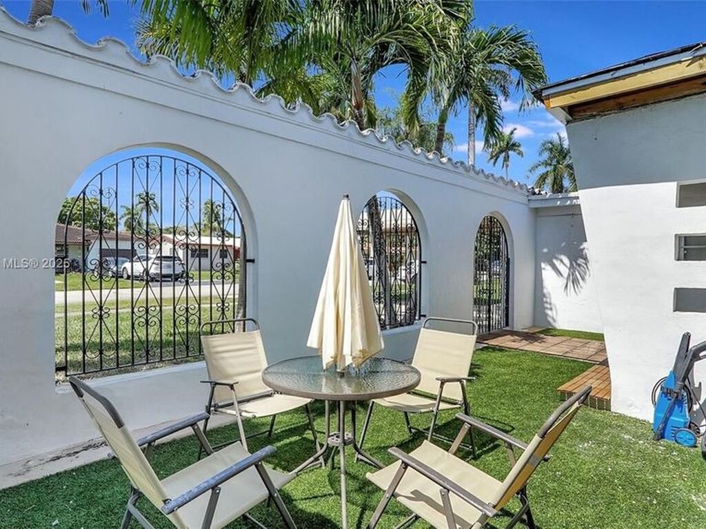 Luxury House for sale in Hollywood, 480 729 €, Photo 3