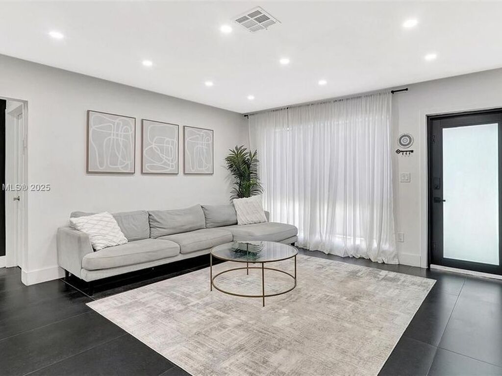 Luxury House for sale in Hollywood, 480 729 €, Photo 4