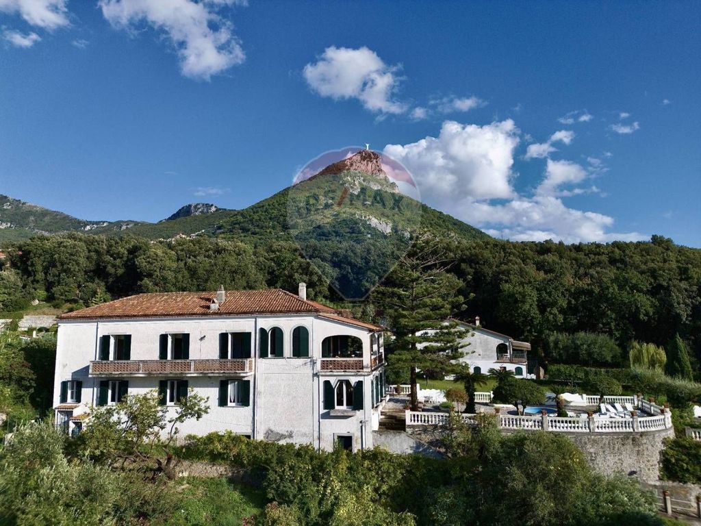 Luxury House for sale in Maratea, 1 350 000 €, Photo 1