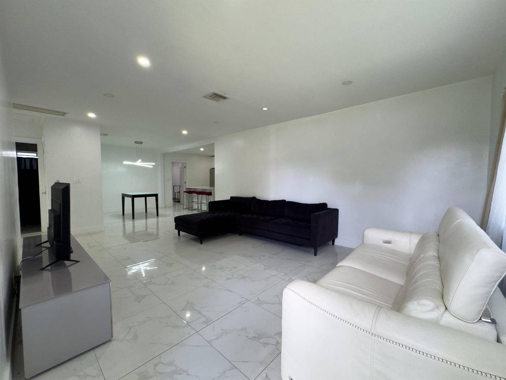 Luxury House for sale in Hollywood, 575 158 €, Photo 4