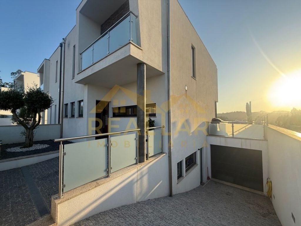 Luxury House for sale in Póvoa de Varzim, 410 000 €, Photo 1