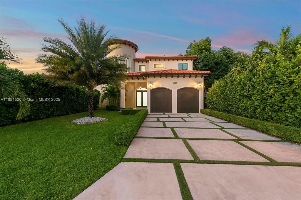 Luxury House for sale in Miami, 2 135 360 €, Photo 4