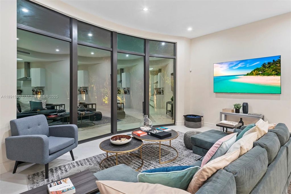 Luxury House for sale in Miami, 2 135 360 €, Photo 6