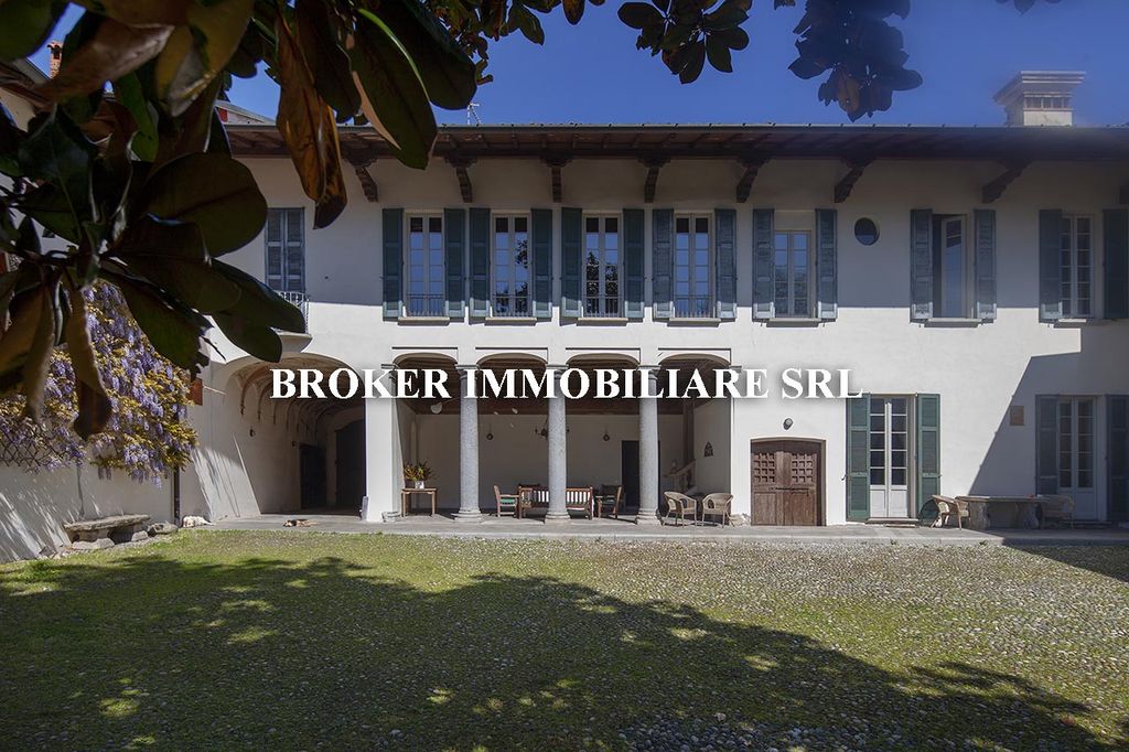 Luxury House for sale in Azzate, 1 850 000 €, Photo 1