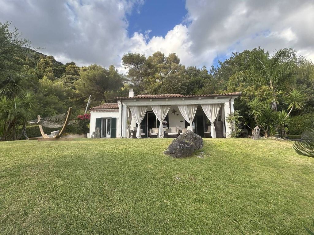 Luxury House for sale in Maratea, 730 000 €, Photo 1