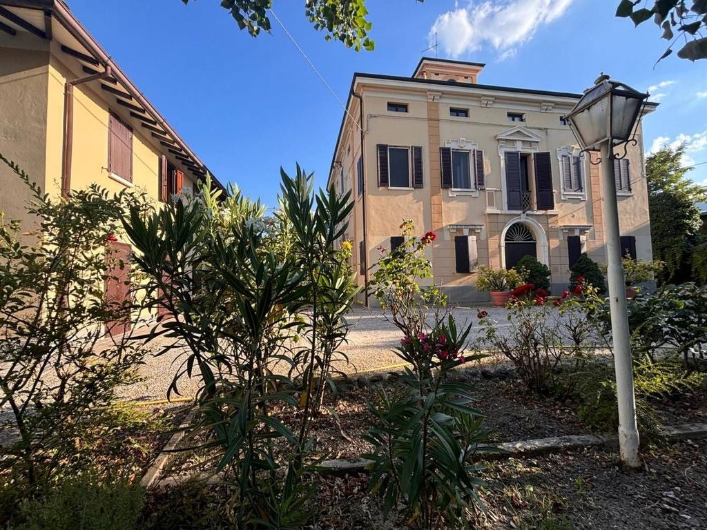 Maison de luxe à vendre à Sassuolo, 1 300 000 €, Photo 1