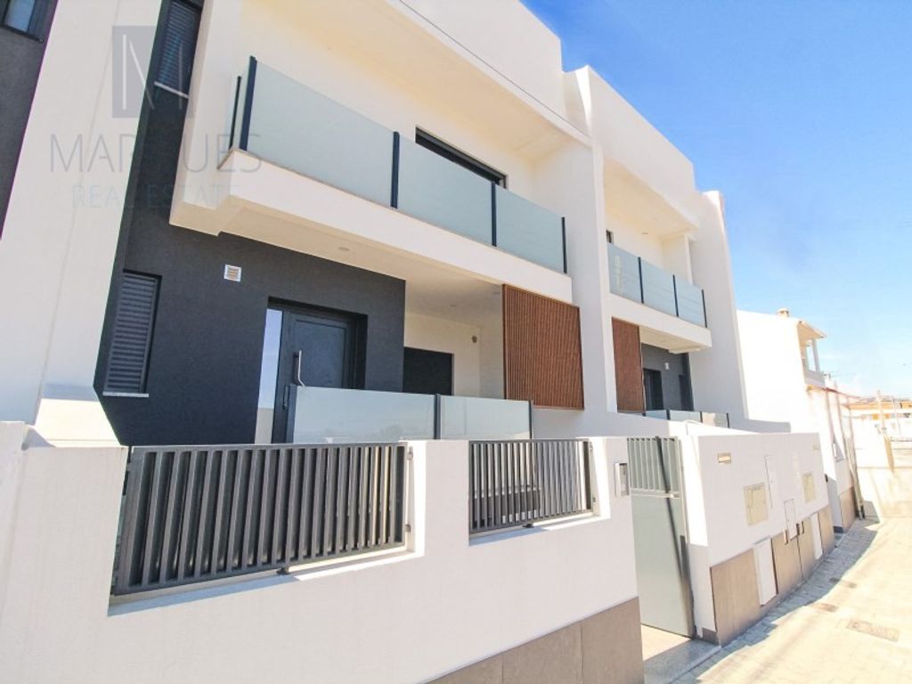 Luxury House for sale in Seixal, 555 000 €, Photo 1